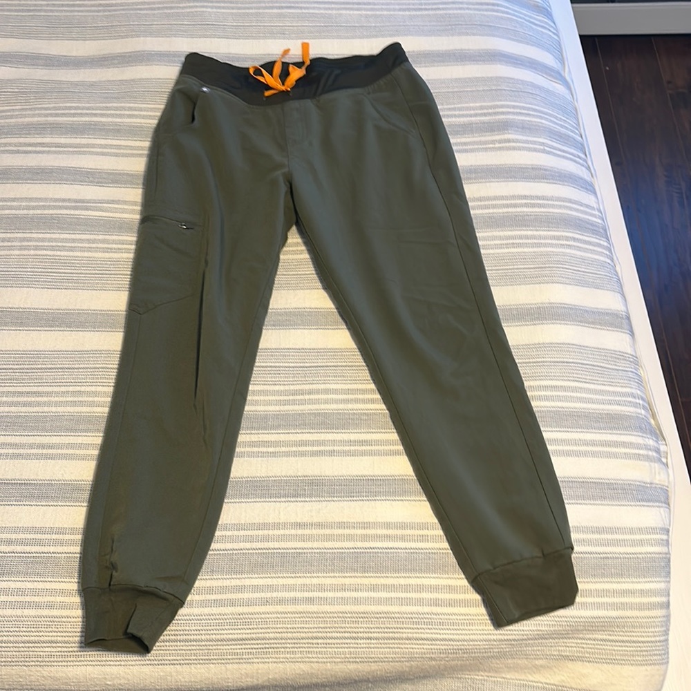 FIGS Women’s Zamora Jogger Scrubs Size Medium Regular